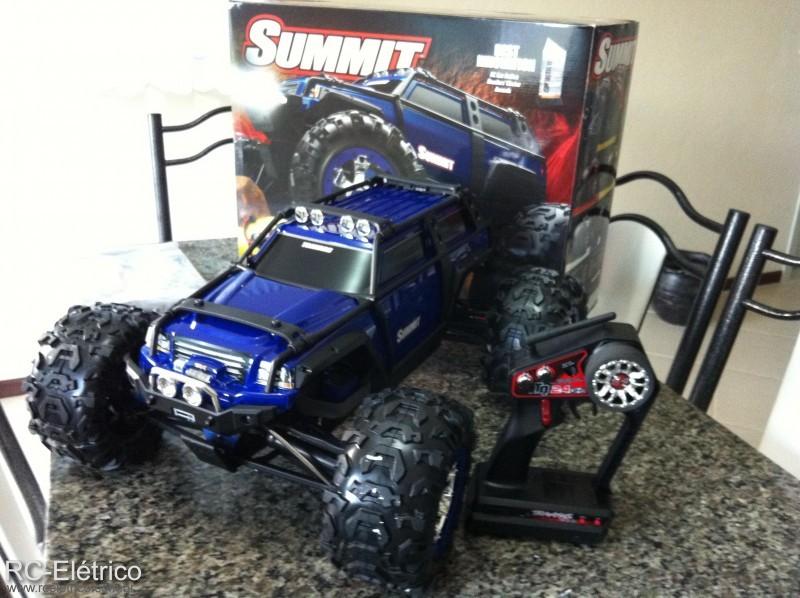Summit cim suas duas roupas...